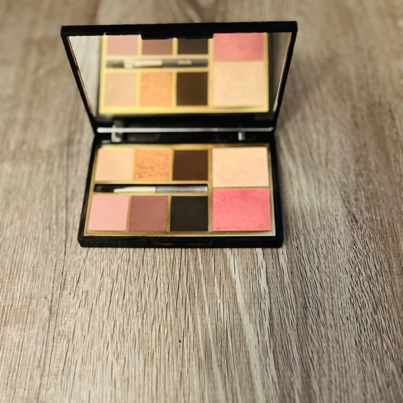 Jouer Metamorphosis Face & Eye Palette - Picture 5 of 10